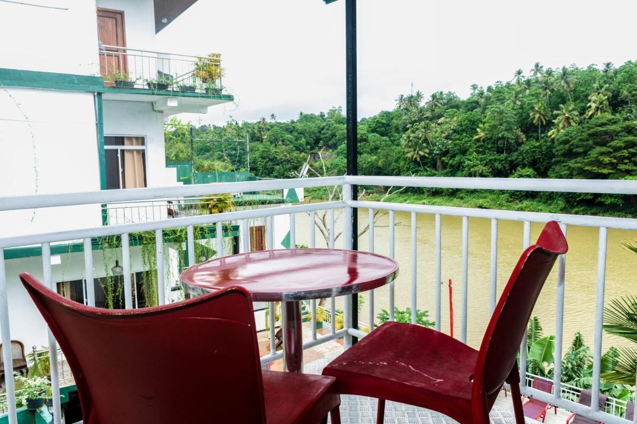 Kandy Riverside Villa 외부 사진