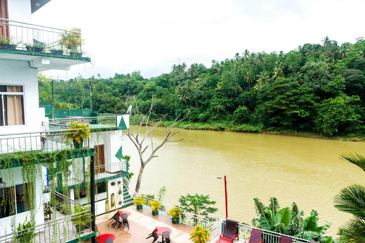 Kandy Riverside Villa 외부 사진