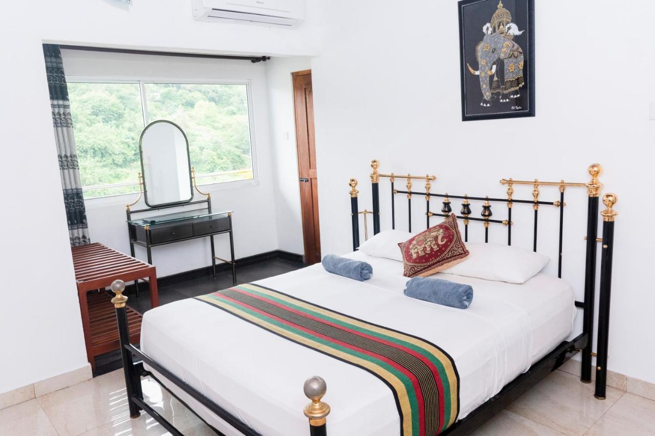 Kandy Riverside Villa 외부 사진