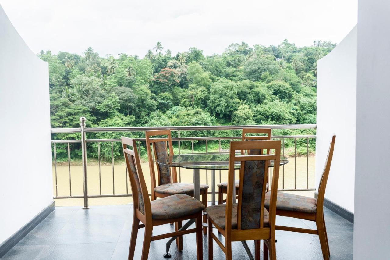 Kandy Riverside Villa 외부 사진